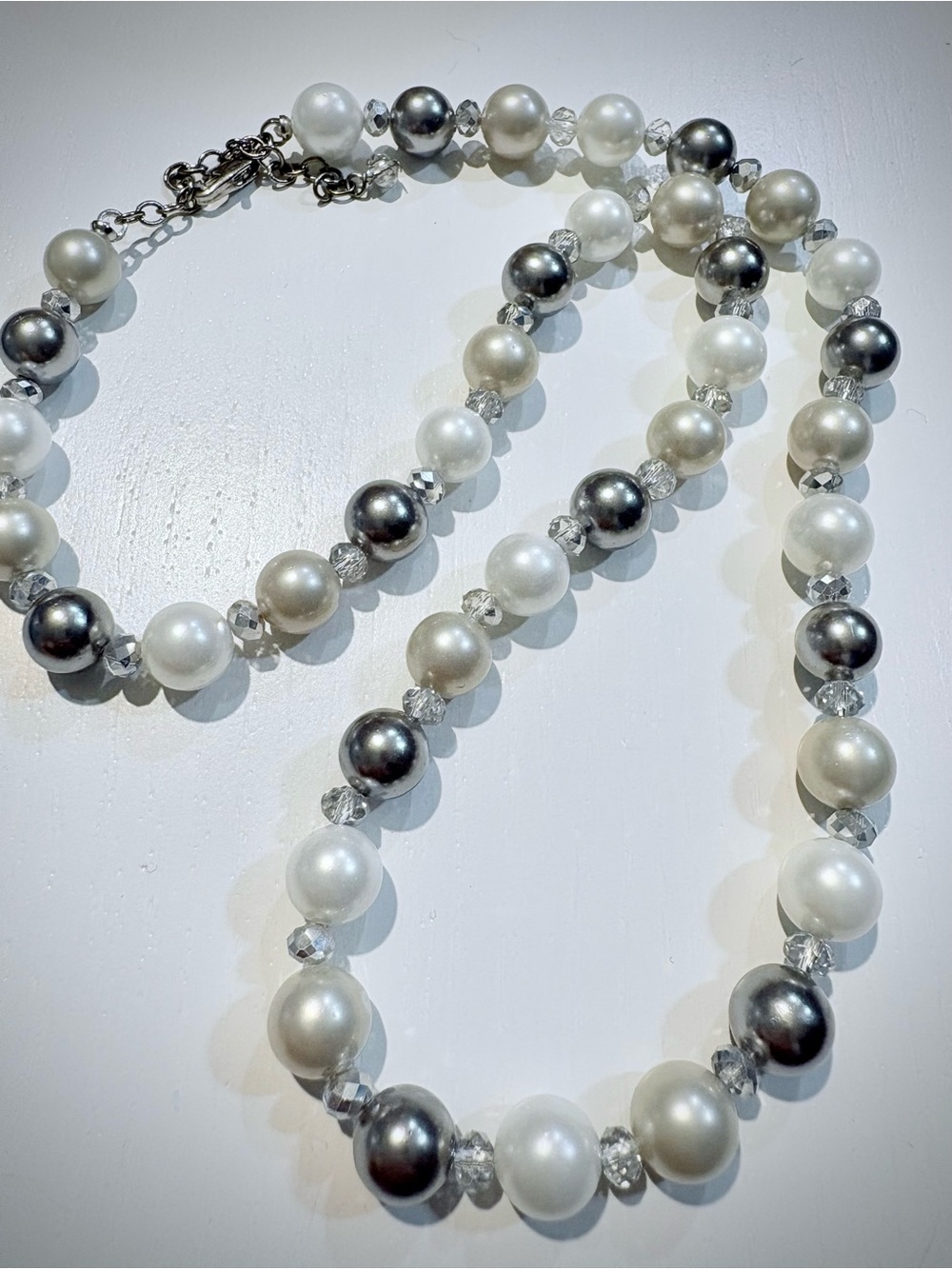 Classic 3-Tone Pearl Necklace - Silver & White